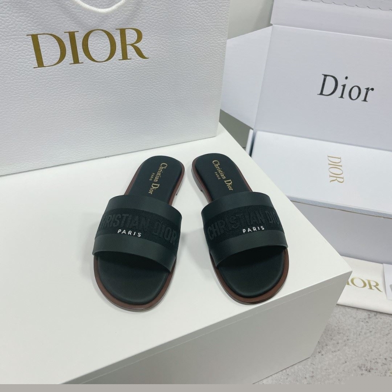 ch**an D*or slippers